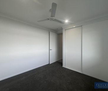 Modern & Stylish 4-Bedroom House for Rent in Cannonvale - Photo 4