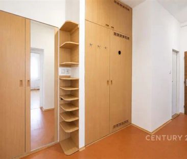 Hledáte prostorný byt, kde budete mít vše potřebné na dosah? Ocenít... - Photo 3