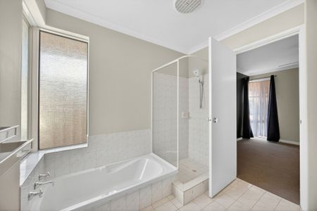 Charming Three Bedroom Home! - Photo 5
