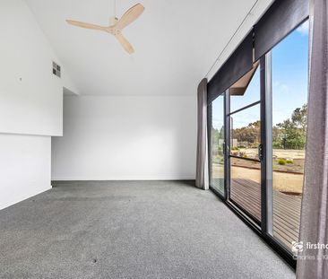 Timeless Design Meets Curated Luxury - Just 5km from Echuca - Photo 3