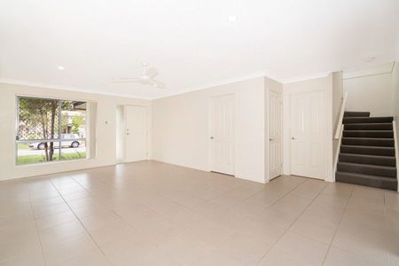 Charming Townhouse in Serene Warner Groves - Photo 4