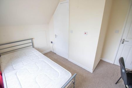 1 bedroom in a house share to rent - Photo 4