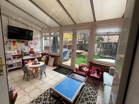 3 Bed Terraced House, Heath Road, HA1 - Photo 2