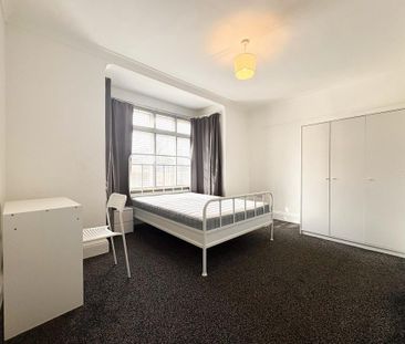 1 bedroom in a house share to rent - Photo 4