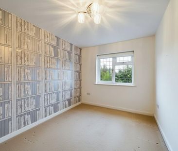 4 bedroom semi-detached house to rent - Photo 2