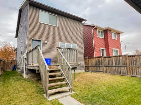 Family Living In Evanston – Steps From Schools, Parks & Shopping - Photo 3