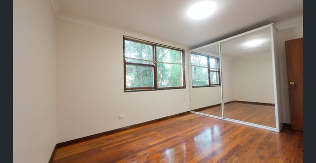 Newly renovated 2-bedroom apartment - Photo 1