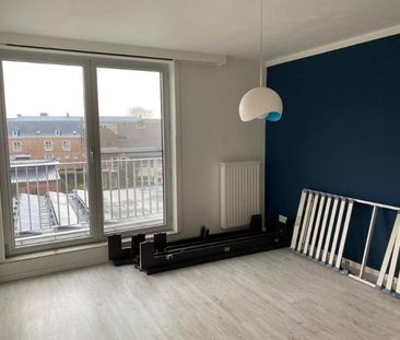 Ruim (±100m²) app met 2 slpk en autostaanplaats in hartje Geel - Photo 4