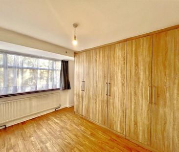 4 bedroom end of terrace house to rent - Photo 6