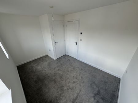 Blumenthal Close, Corby, Weldon - Photo 2