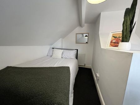 5 bedroom semi-detached house to rent - Photo 3