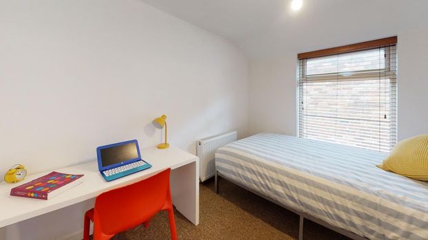 5 bedroom terraced house to rent - Photo 1