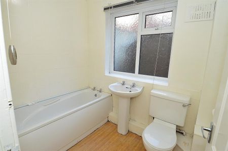 2 bedroom flat to rent - Photo 5