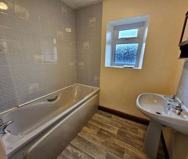 2 bedroom end of terrace house to rent - Photo 5