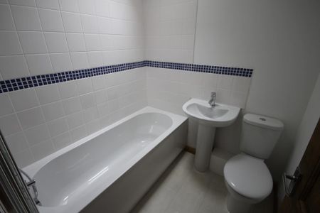 2 bedroom flat to rent - Photo 5
