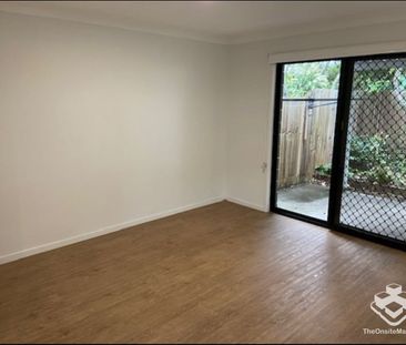 3 BEDROOM TOWNHOUSE - Double Garage, Air Cons, Pets Welcome - Photo 1