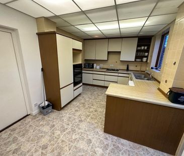 Room in a Shared Flat, Salmon St, NW9 - Photo 4