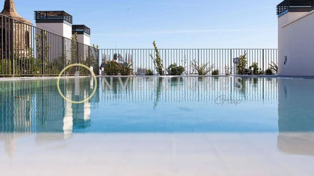 2 bedroom luxury penthouse for rent in Barcelona, Spain - Photo 1