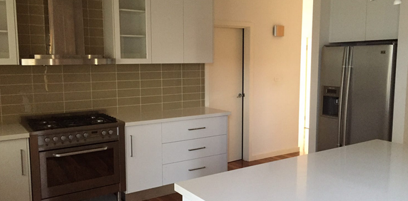 25 Dunkirk Drive, Point Cook VIC - Photo 2