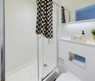 1 bedroom in a flat share to rent - Photo 5