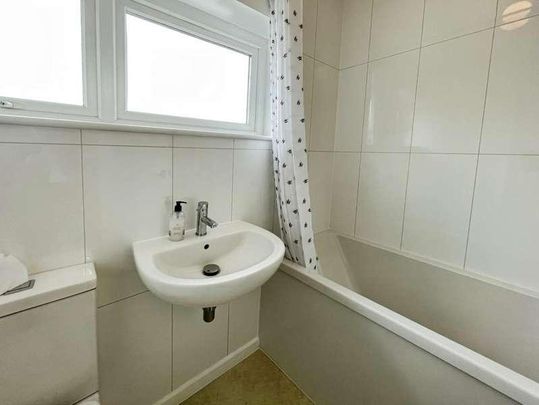 Sanctus Drive, Stratford-upon-avon, CV37 - Photo 1