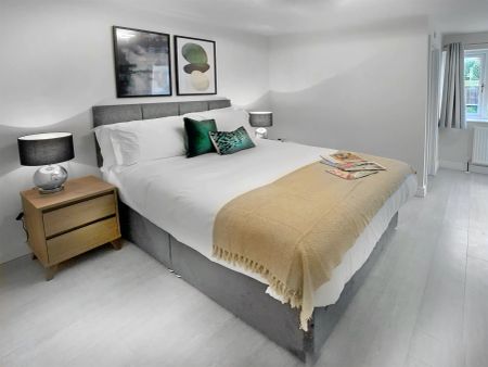 2 Bed, House - Photo 4