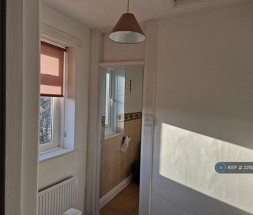 2 bedroom semi-detached house to rent - Photo 5