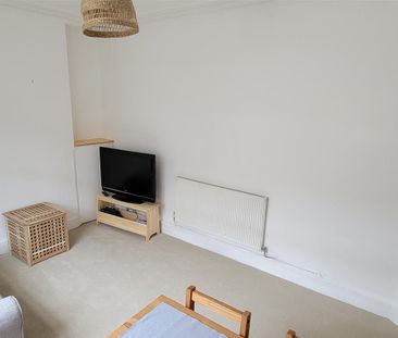 Room For Rent Queen Street, Pontypridd - Photo 1