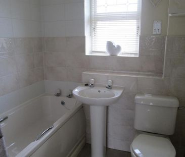 Phoenix Close, Rugeley, Staffordshire - Photo 5