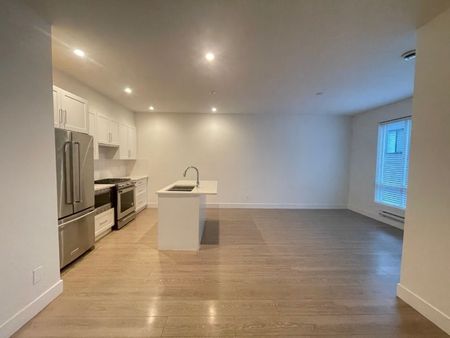 Berkeley Village Townhouse Two Bedrooms Plus Den - Photo 3