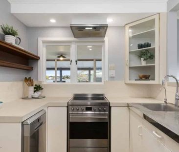 Spacious 4-Bedroom Family Home - Photo 1