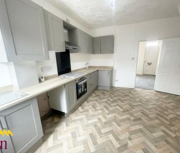 2 bedroom end of terrace house to rent - Photo 2