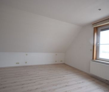 Halfopen bebouwing in landelijke stijl met ruime garage en tuin met... - Foto 1