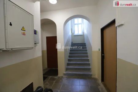Krásný útulný byt 1+1 v přízemí cihlového domu s terasou - Photo 2
