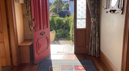 Sun, Character and Space - Photo 5