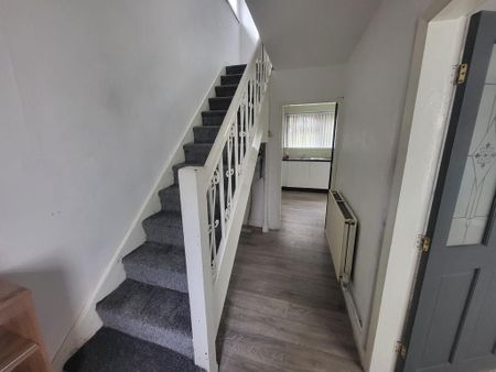 3 bedroom semi-detached house to rent - Photo 4