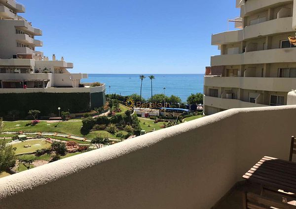MID-SEASON. FOR RENT FROM 08.10.24-30.6.25 NICE APARTMENT ON THE 1ST LINE OF THE BEACH WITH SEA VIEWS IN BENALMADENA
