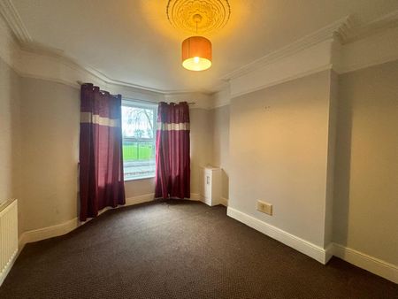 Three Bedroom Terrace House - Photo 2