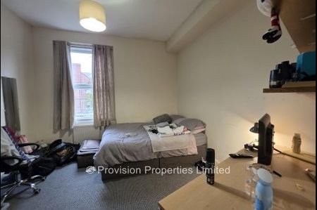 8 Bedroom Student House Ash Grove - Photo 3