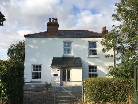 PLEASE EMAIL TO REGISTER YOUR INTEREST - Detached period cottage on the edge of Flushing with views over surrounding countryside and the Penryn River. - Photo 4