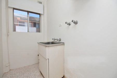 Tastefully Updated 2-Bedroom Apartment moments from Parramatta CBD! - Photo 5