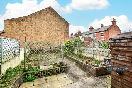 3 bedroom terraced house to rent - Photo 3