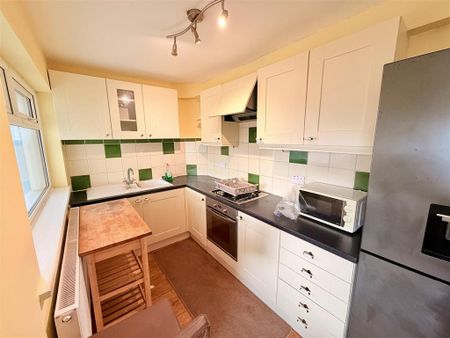 3 bedroom semi-detached house to rent - Photo 2