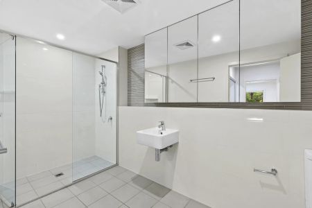 Ground floor 2 bedroom apartment - Photo 2