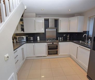 3 bedroom semi-detached house to rent - Photo 3