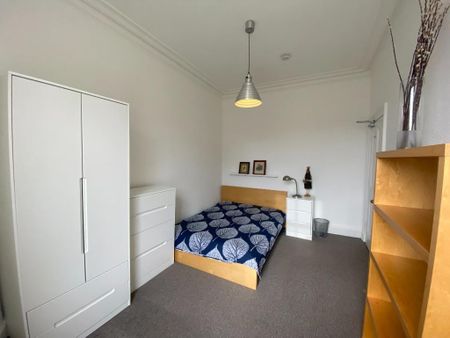 4 bedroom flat to rent - Photo 3