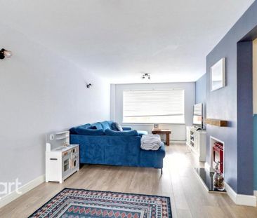 3 bedroom end of terrace house to rent - Photo 2