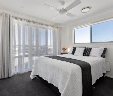 Huge 4 Bedroom House in the Beautiful Breeze - Photo 6