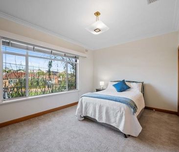 3 Bedroom Family home with two studies! - Photo 5