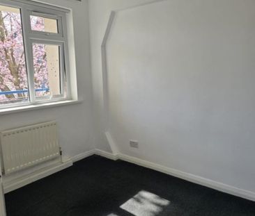 3 bedroom apartment to rent - Photo 4